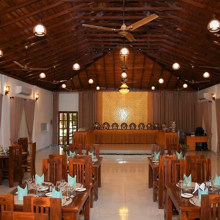 Jkab Park Hotel Тринкомали Экстерьер фото