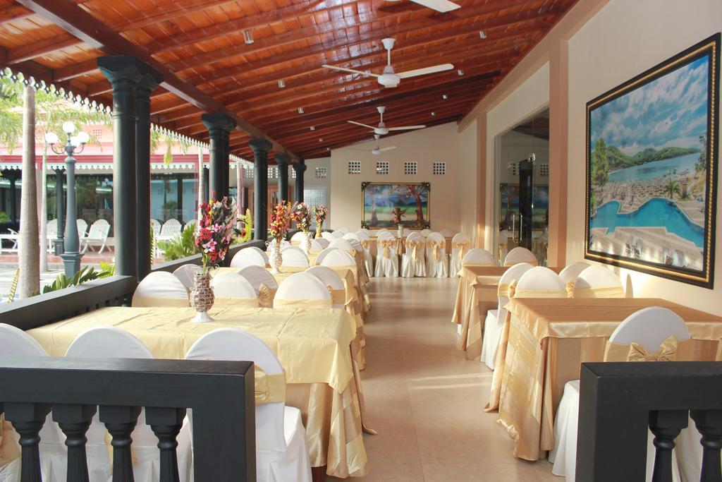 Jkab Park Hotel Тринкомали Экстерьер фото