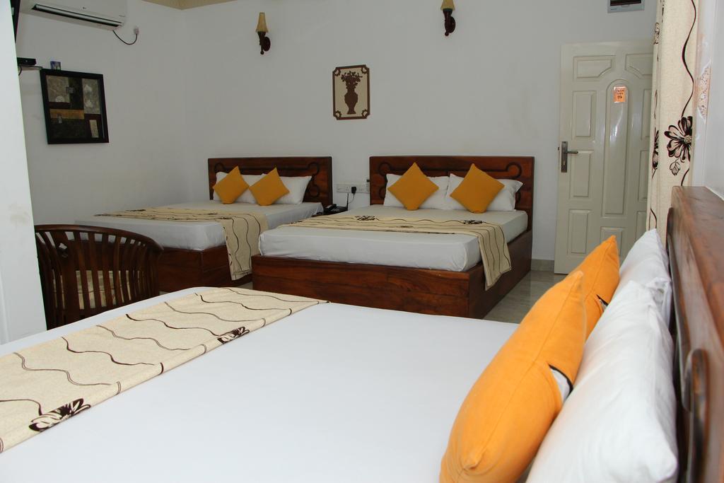 Jkab Park Hotel Тринкомали Экстерьер фото