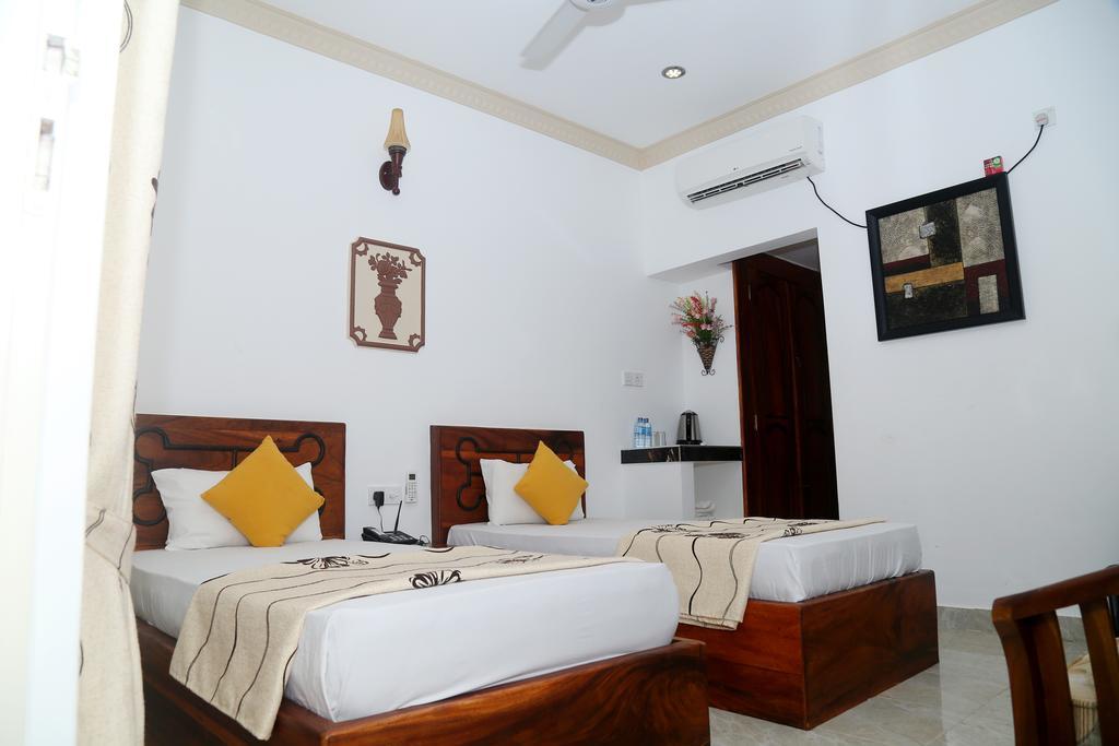Jkab Park Hotel Тринкомали Экстерьер фото