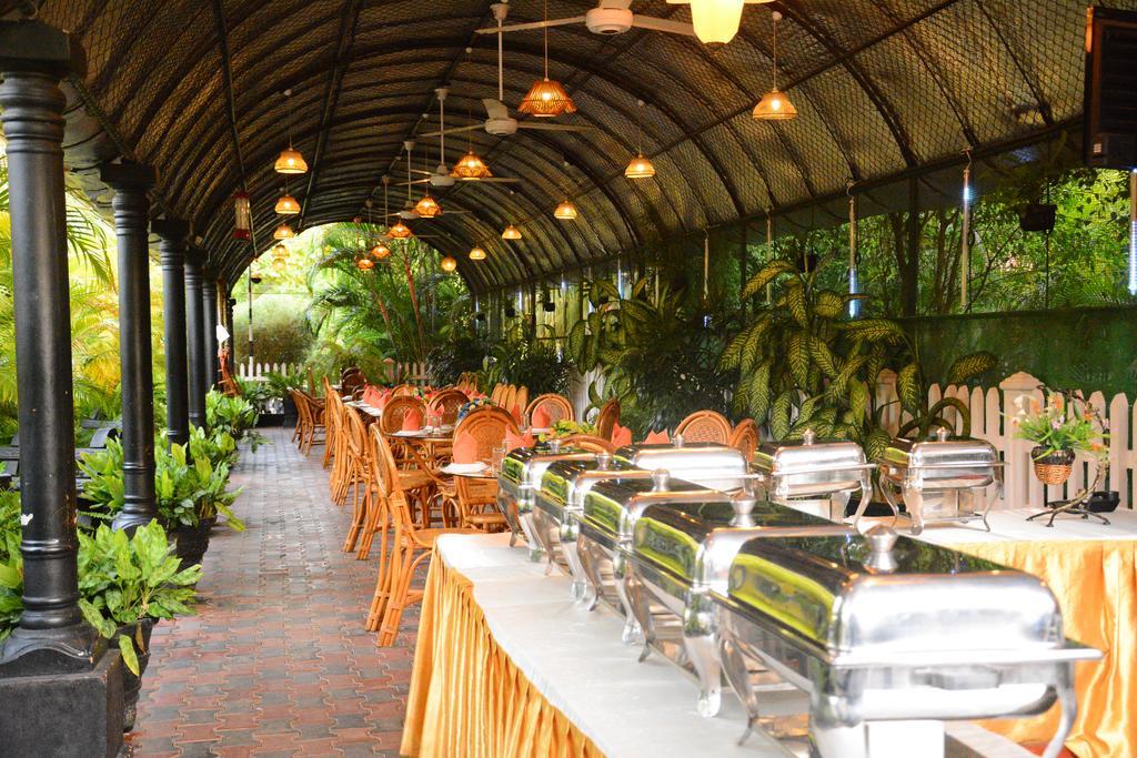 Jkab Park Hotel Тринкомали Экстерьер фото