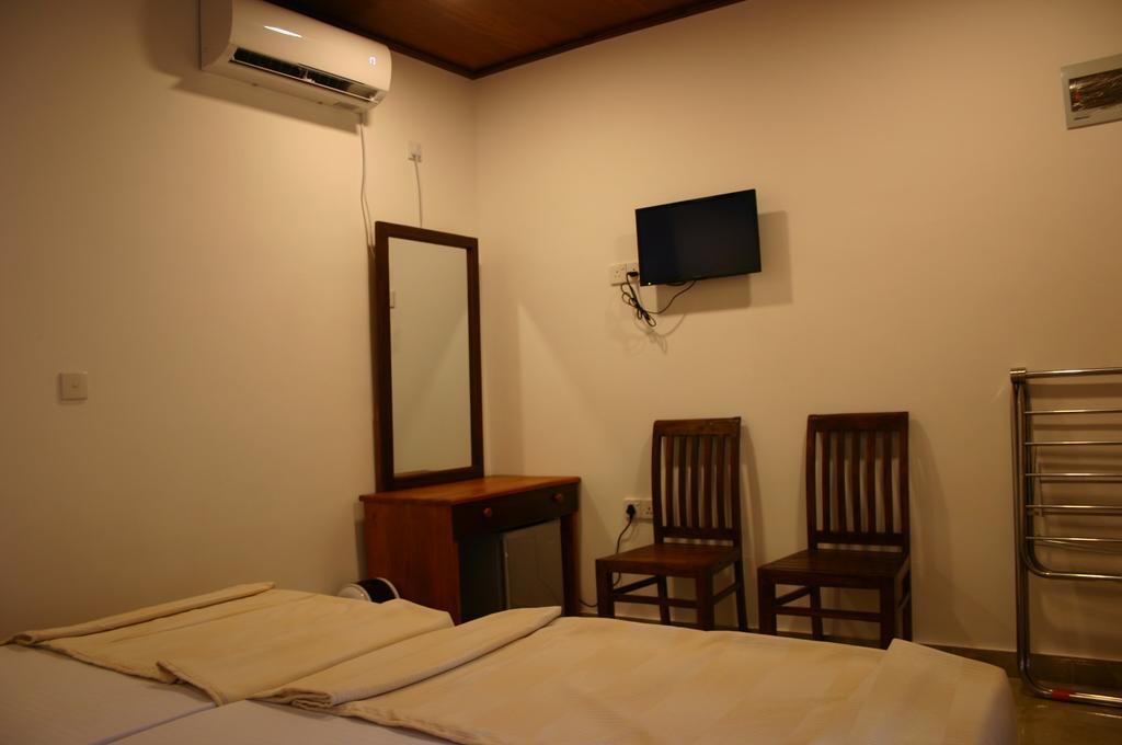 Jkab Park Hotel Тринкомали Экстерьер фото