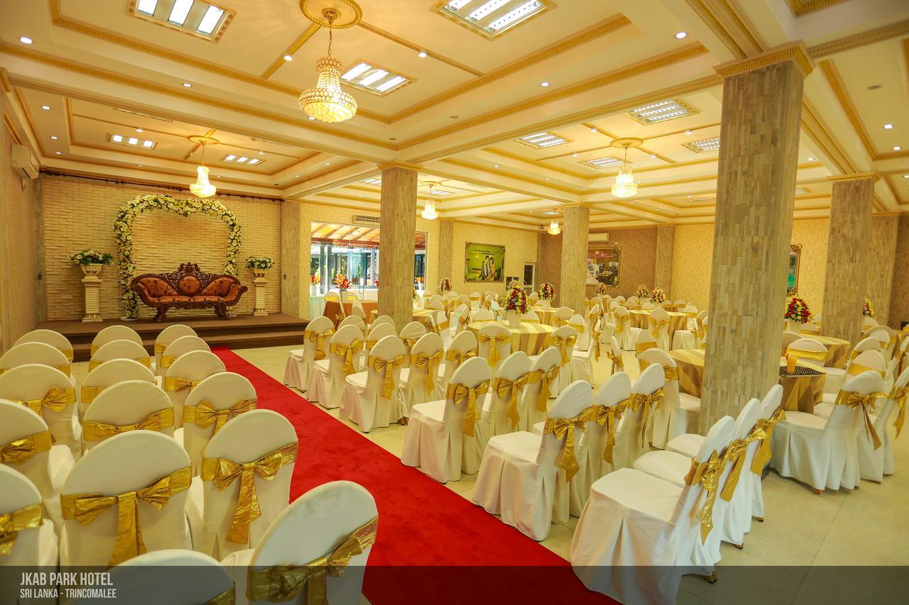 Jkab Park Hotel Тринкомали Экстерьер фото