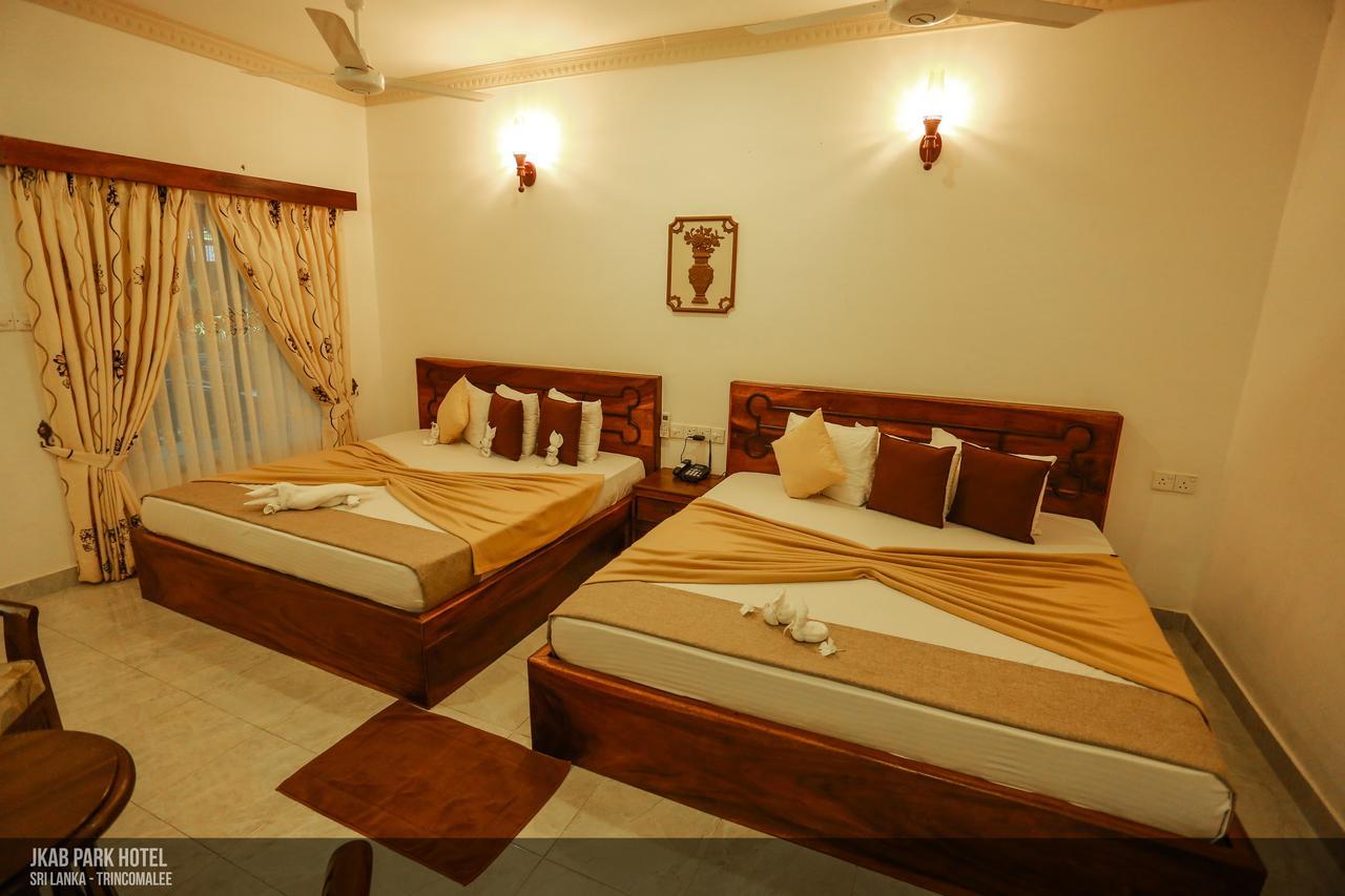 Jkab Park Hotel Тринкомали Экстерьер фото