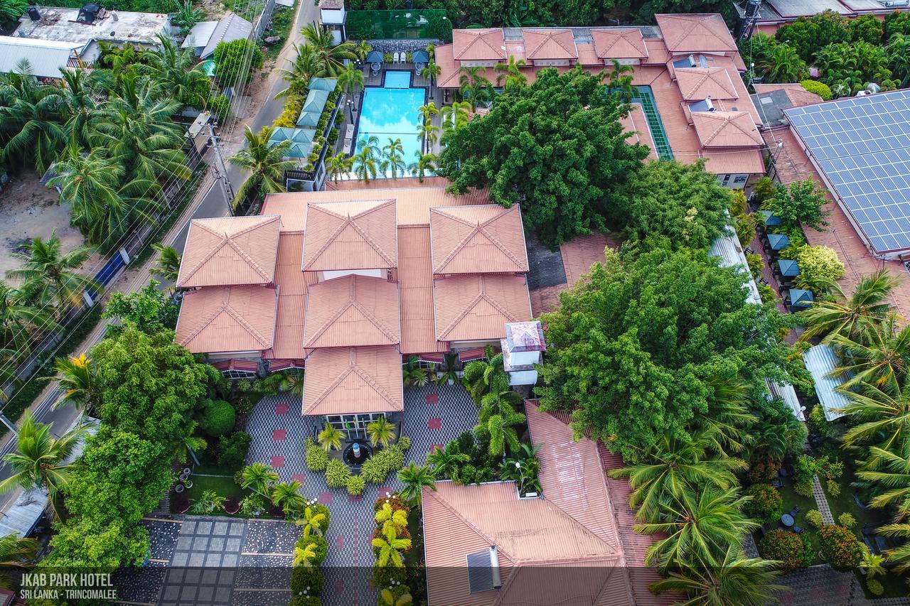 Jkab Park Hotel Тринкомали Экстерьер фото
