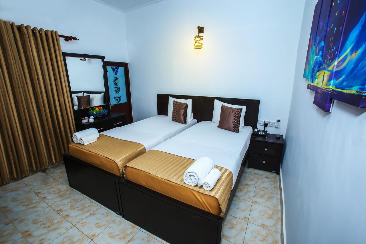 Jkab Park Hotel Тринкомали Экстерьер фото