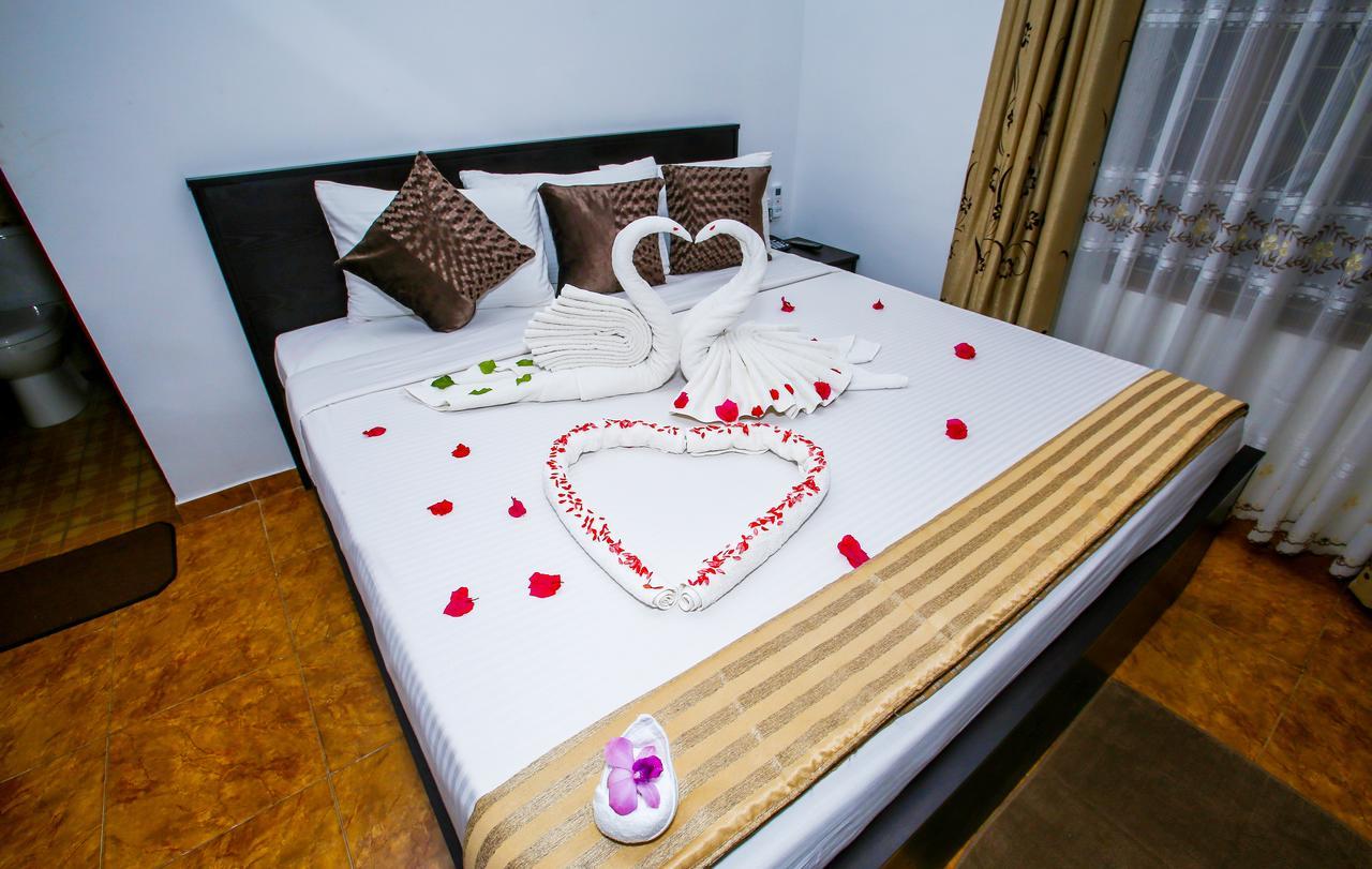 Jkab Park Hotel Тринкомали Экстерьер фото