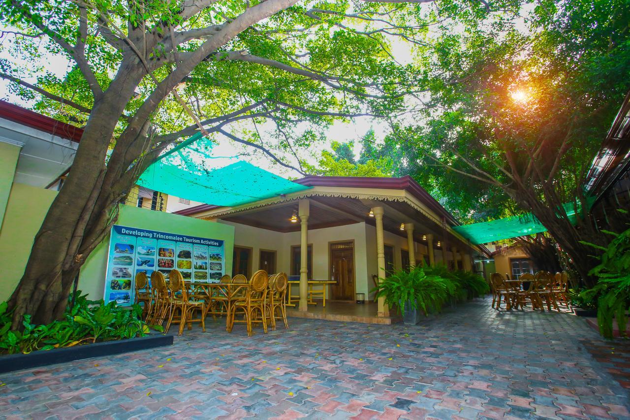 Jkab Park Hotel Тринкомали Экстерьер фото