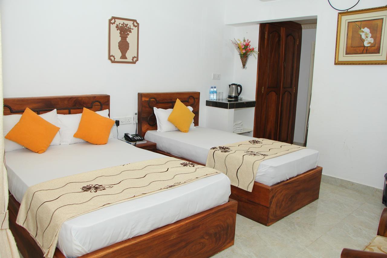 Jkab Park Hotel Тринкомали Экстерьер фото